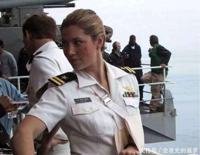 任何一艘美航母上，都要带足大量女兵？她们在航母上有什么作用？